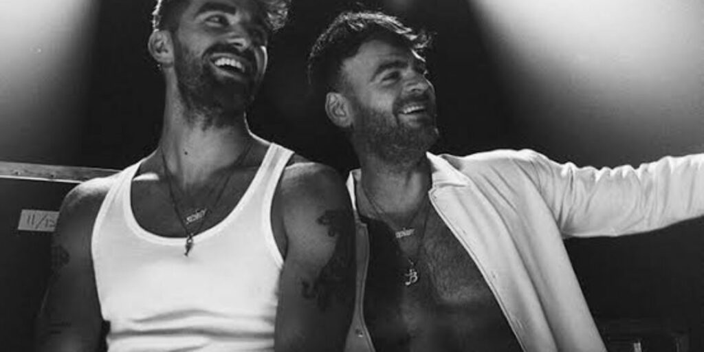 Cover art of Make Me Feel Lyrics – The Chainsmokers & Cheyenne Giles